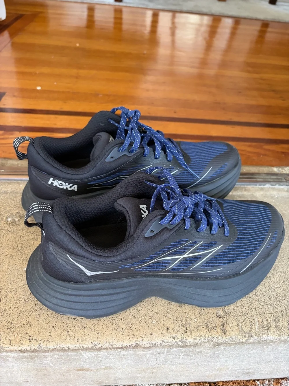 Hoka Bondi 8 Running Shoe - Black & Blue